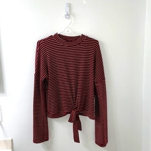Maroon Long Sleeve Top w/ Front Tie
Flared Sleeves
Size M